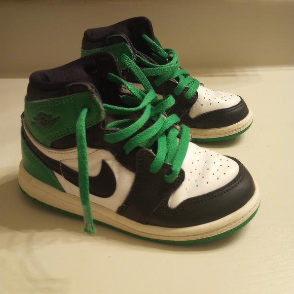 Jordan Retro High OG (Nike) Lucky Green Unisex Toddler Shoes - Picture 2 of 11